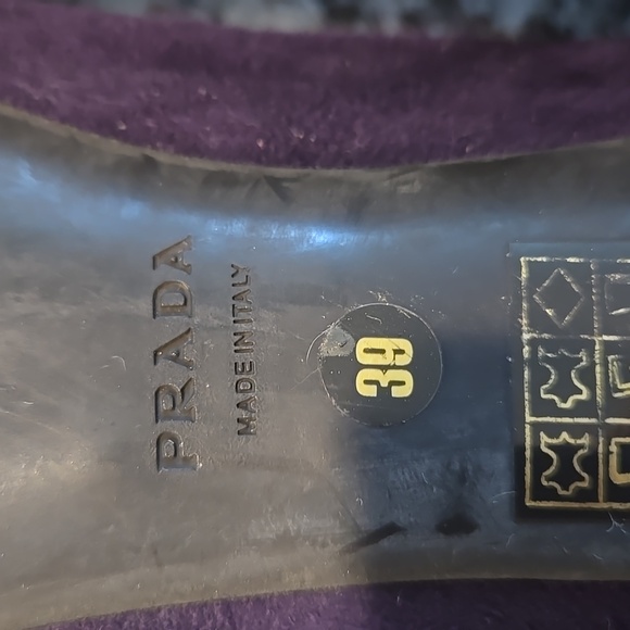 PRADA PURPLE SUEDE KITTEN HEELS. SIZE EU 39= US 9. - Picture 5 of 10